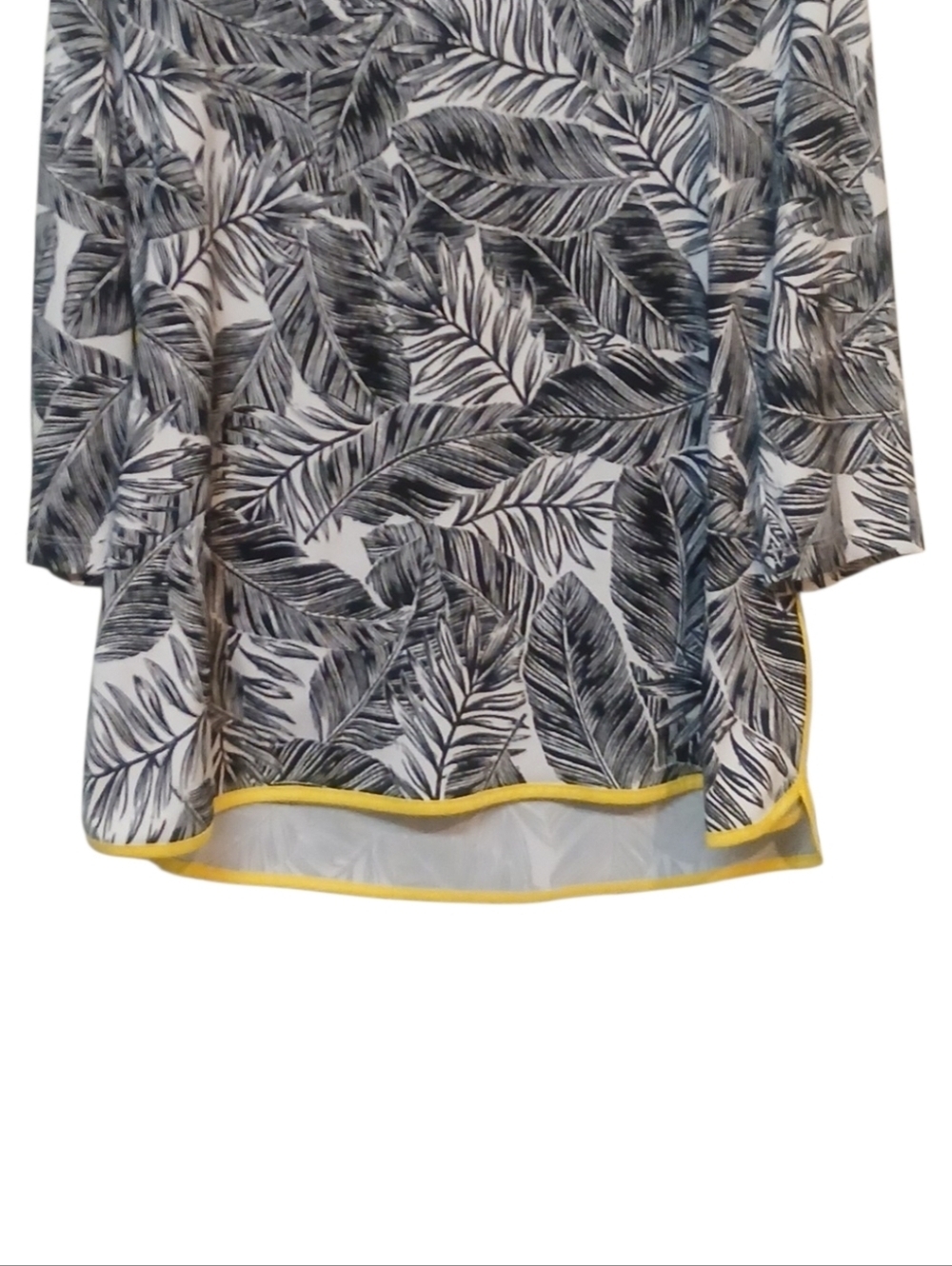 Ruby Rd -White Short Sleeve Blouse W/ Black Feather Print & Yellow Trim, Size PS - Picture 9 of 10